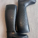 Резиновые сапоги Chiara Bellini, шерстяное пальто Hugo Boss 2
