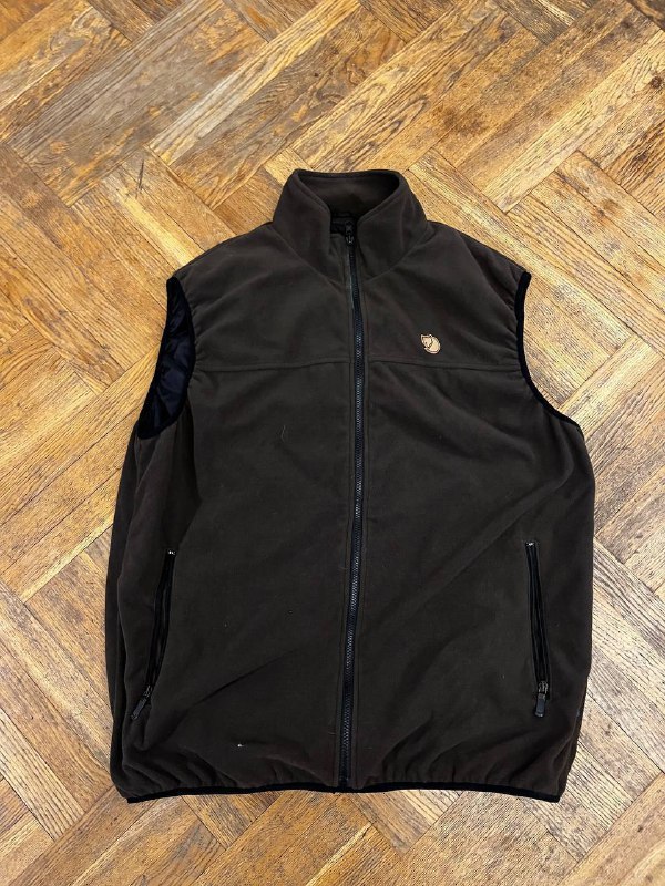 свитшот carhartt, чиносы carhartt, конверсы, Vintage LL Bean Chore Jacket, Barbour jacket coat, Jack wolfskin jacket, жилет FJALLRAVEN Vest Fleece, майка carhartt 7