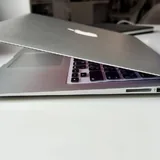 Apple MacBook Air 13" 7