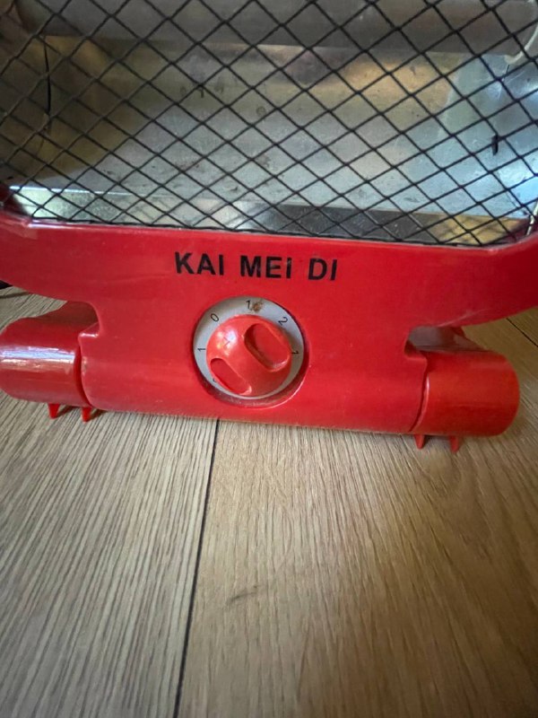 Пара электрических обогревателей KaiMeiDi и Scarlett 2