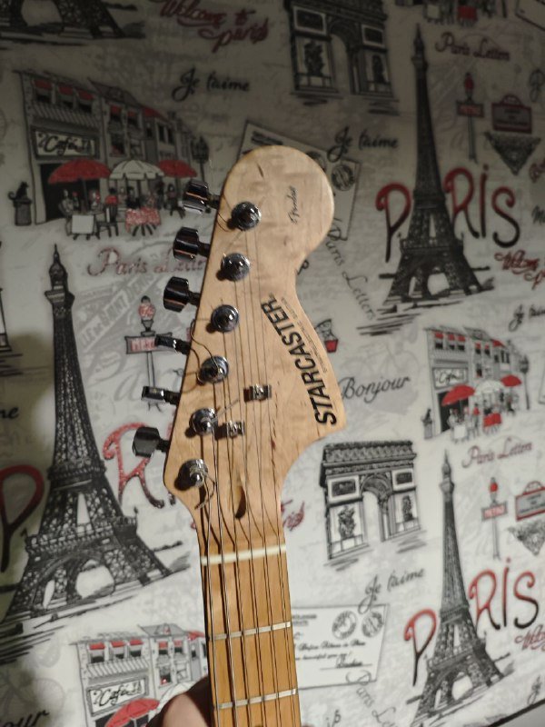 Гитара Fender Starcaster с чехлом и струнами 3