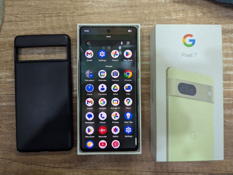 Google Pixel 7 с коробкой, USB кабелем и чехлом 2