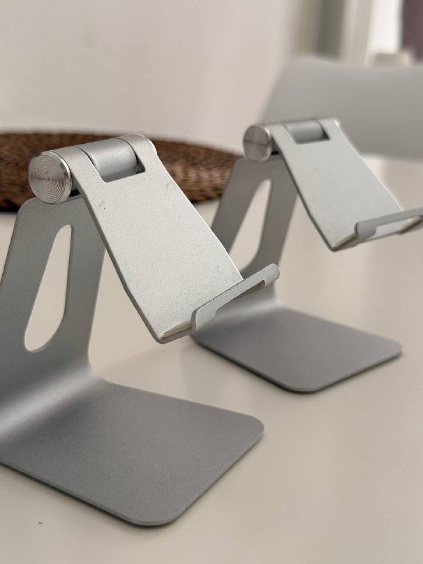 платье, косметика, вязальные нитки, фоторамки, банданы, настольная лампа, духи 3