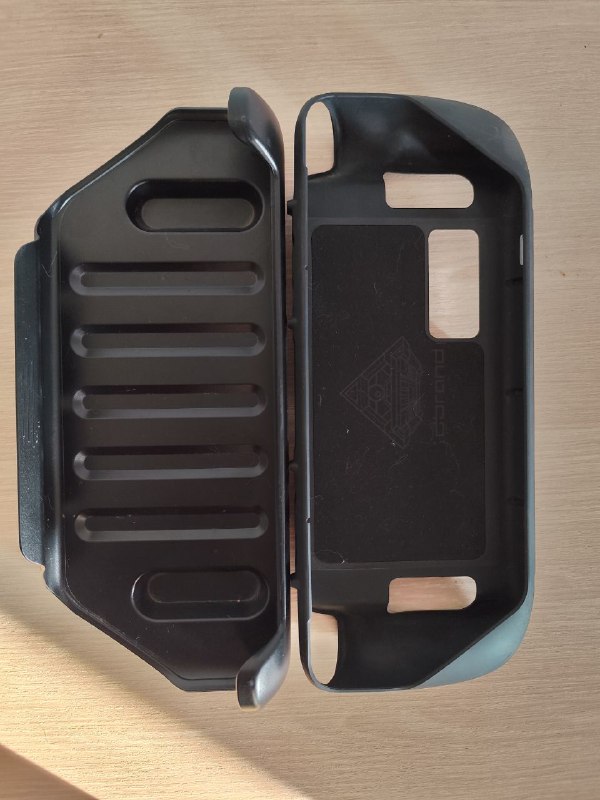 Steam Deck 512GB with Killswitch Travel Case and Extras 4