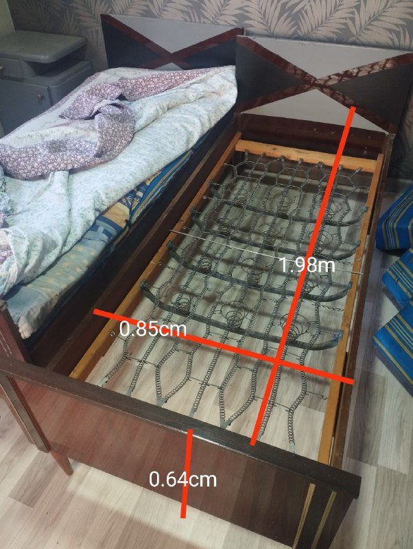 Кровать деревянная