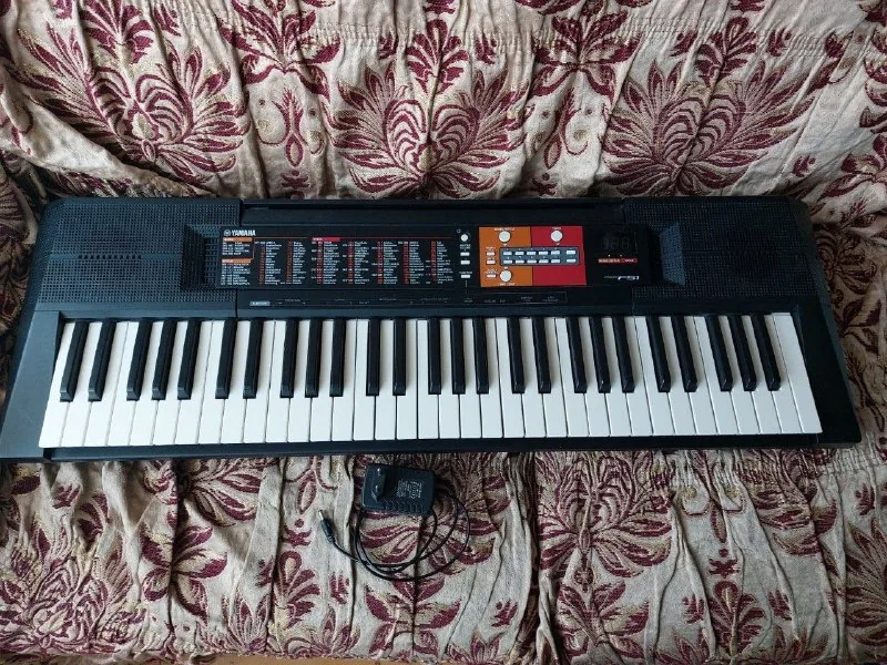 Yamaha PSR-F51 клавиатура