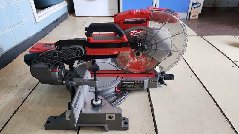 Торцовочная аккумуляторная электропила Milwaukee Dual Bevel 10'' 5