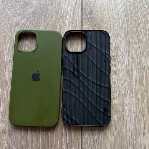 Чехлы на iPhone 13