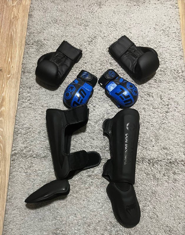 Перчатки и защита для единоборств