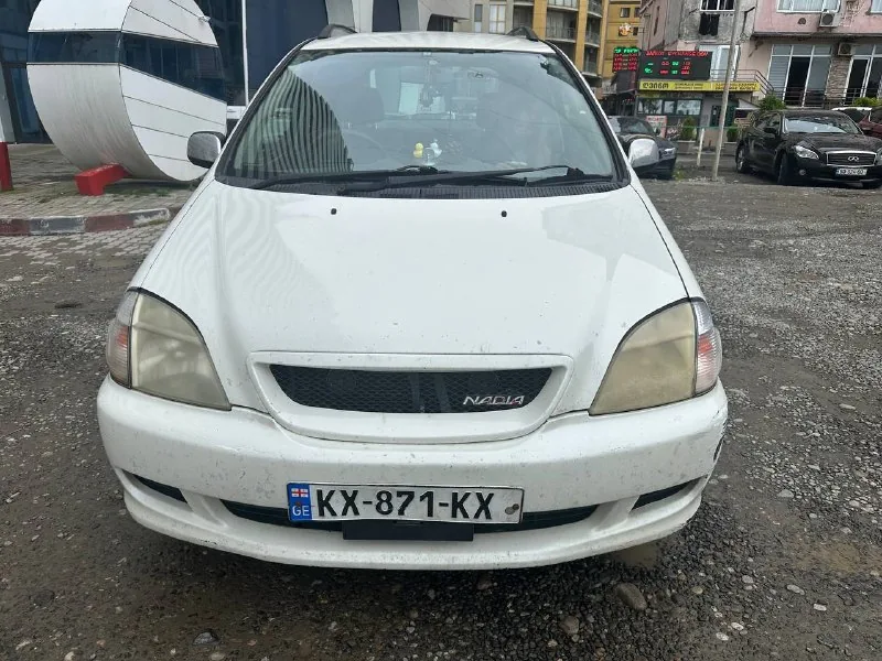 Toyota Nadia 2000 1