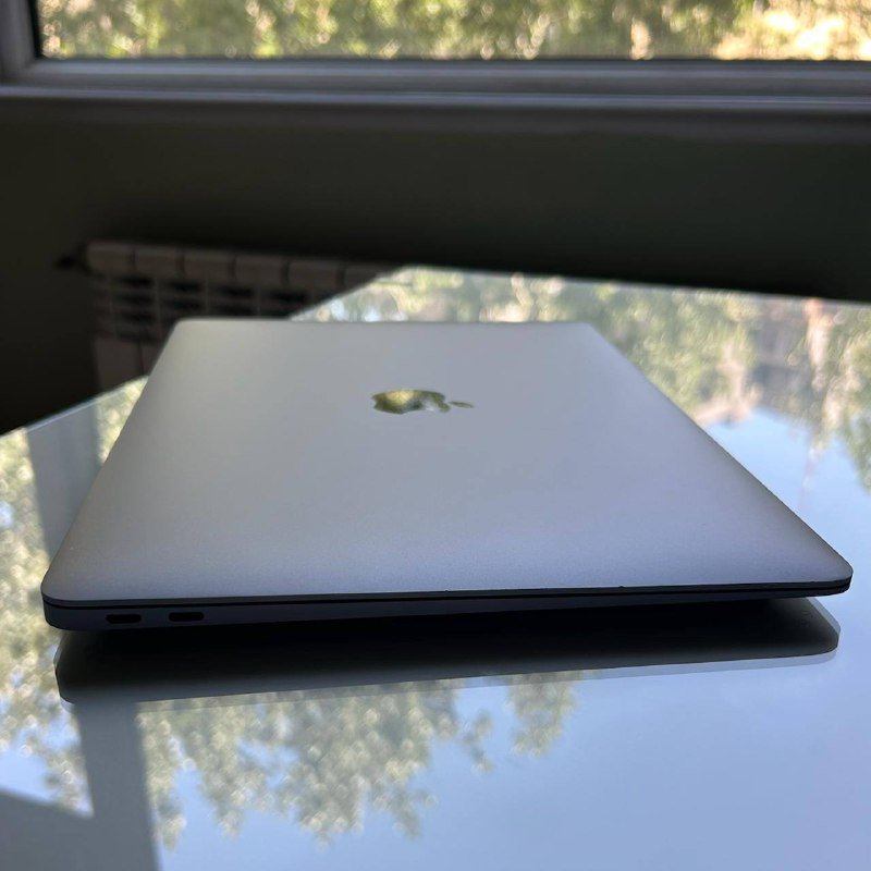 MacBook Air M1 8/256 с оригинальным зарядным устройством 6