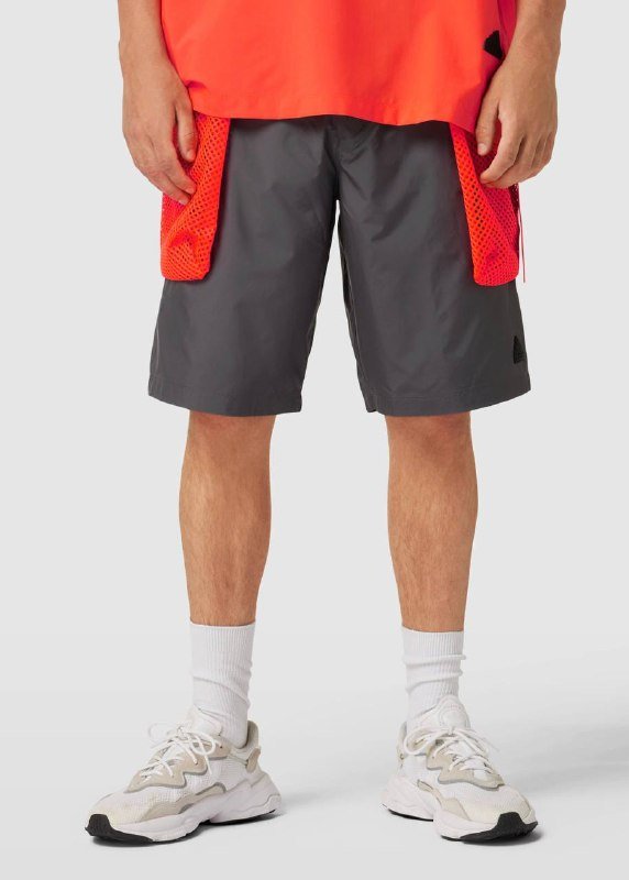 Кардиган ZARA, шорты Skins, тайтсы Nike, шорты Adidas, толстовка Adidas, пуховик Ellesse, брюки Ted Baker, свитер COS, треккинговые брюки Fjallraven 5