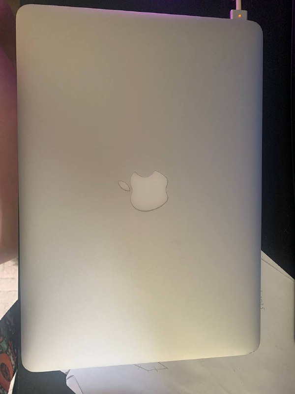 MacBook Air 13” Early 2015 3