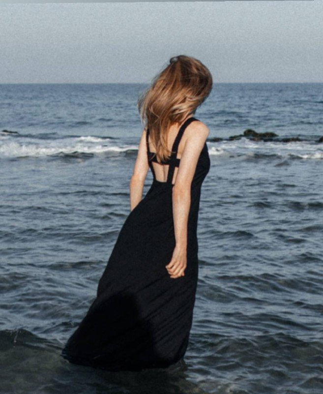 Черное платье в пол с открытой спинкой Zarina 42