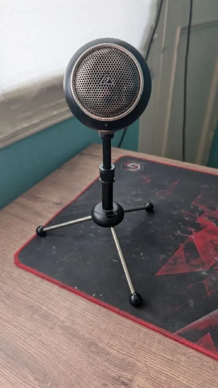 Микрофон Behringer BV-BOMB на треноге