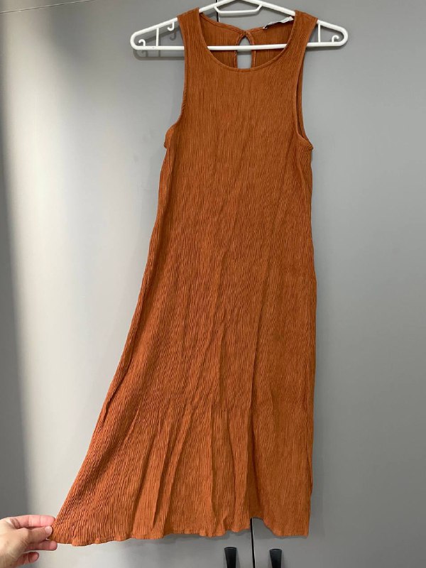 Летний сарафан, брюки, рубашка, бежевые брюки, платье 7