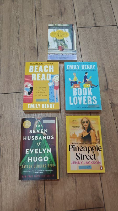 Книги: Дом в котором, The Ministry of time, Keeping an eye open и др. 7