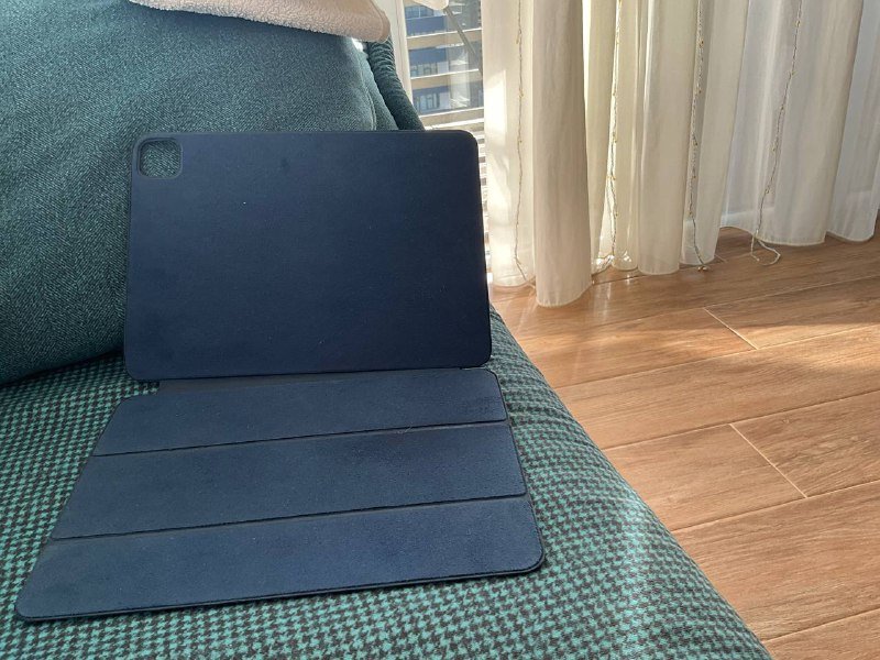 Обложка синего цвета на iPad Pro 11 дюймовый