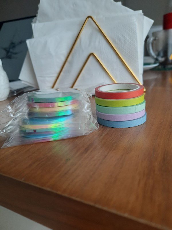 Различные товары: скотч, дождевик, игрушка, ботинки и др.