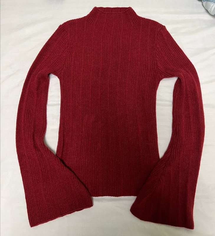 Бордовый свитер