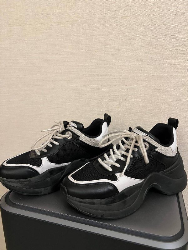 Кроссовки Guess 36 размер 4