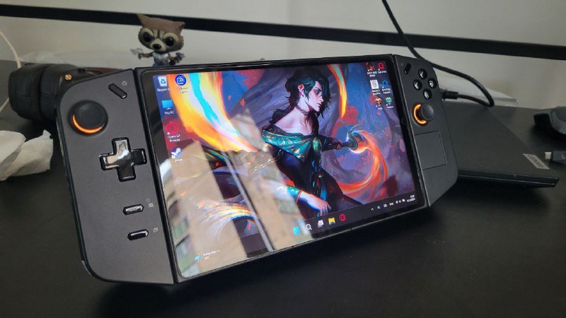 Портативная приставка Lenovo Legion Go 8.8"