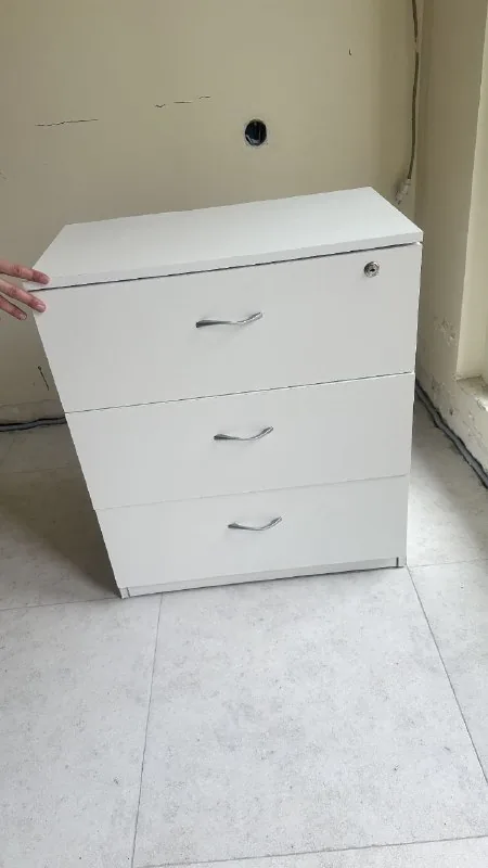 Белый комод с выдвижными ящиками 1