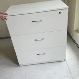 Белый комод с выдвижными ящиками 1