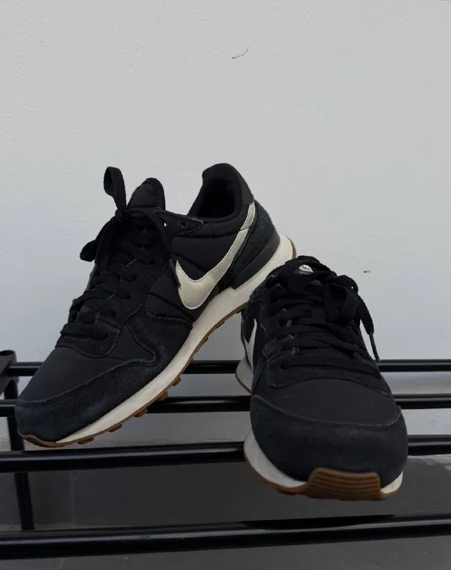 Nike кроссовки 1