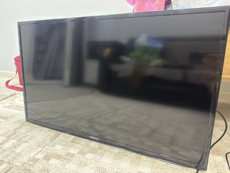 Телевизор Samsung UA40EH5300R 1