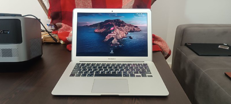 MacBook Air A1466 13.3  Intel Core i5 4GB 512GB SSD