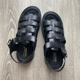 Женские босоножки, кожаные 1