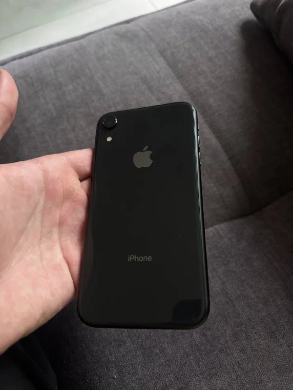 iPhone XR 1