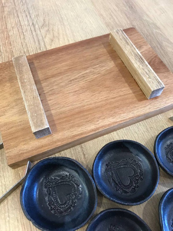 Набор для суши и роллов с доской, ковриком, щипцами, пиалами 4