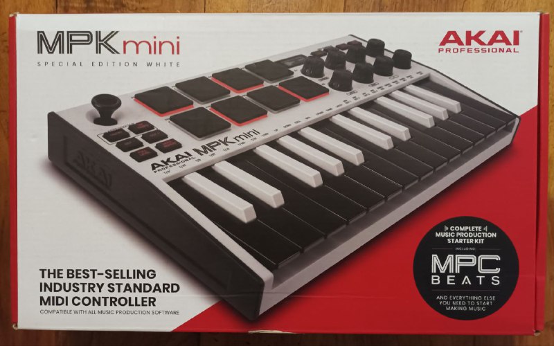 Akai MPK Mini II MIDI контроллер