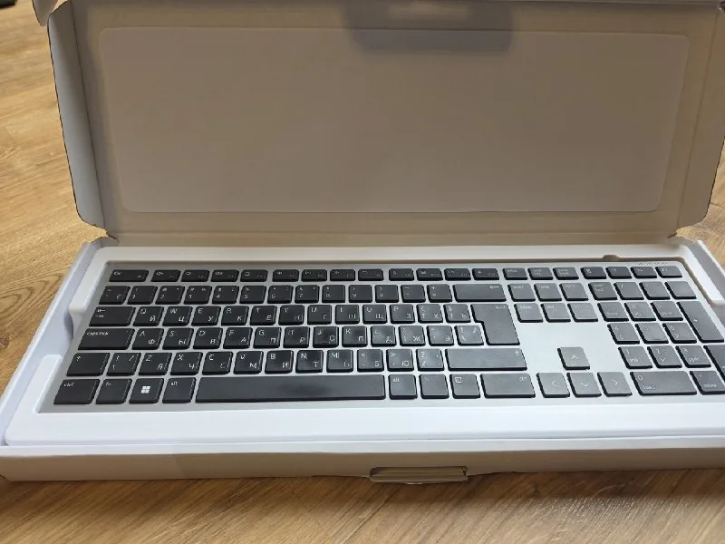 Беспроводная клавиатура Dell KB700 1