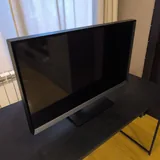 Стол Jysk, монитор Samsung S32D850T 2