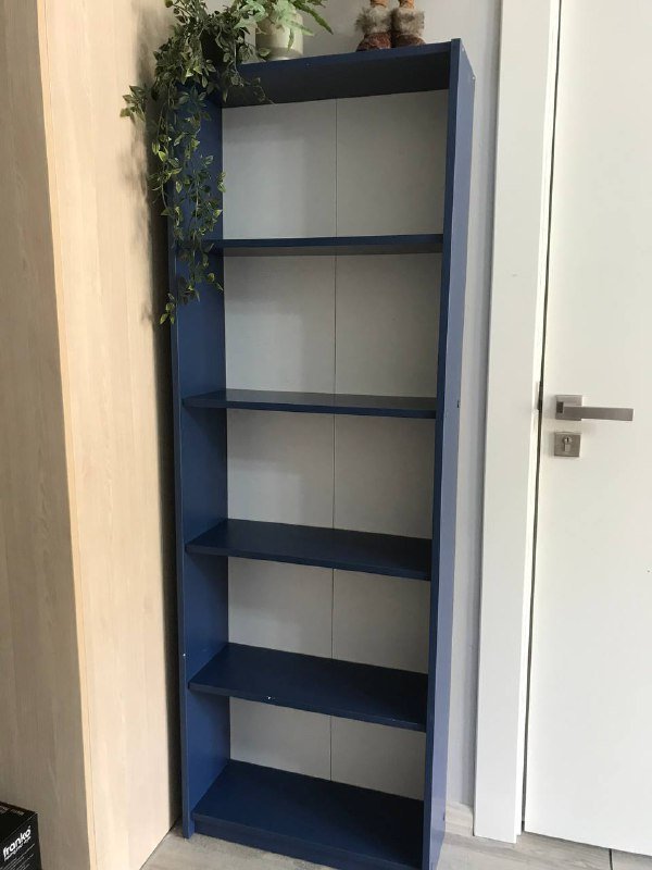 Стол письменный, этажерка металлическая белая, этажерка металлическая чёрная, шкаф книжный синий, столик журнальный, лампа бамбук, часы amazfit bip u, лежанка для кошки или корзина 4