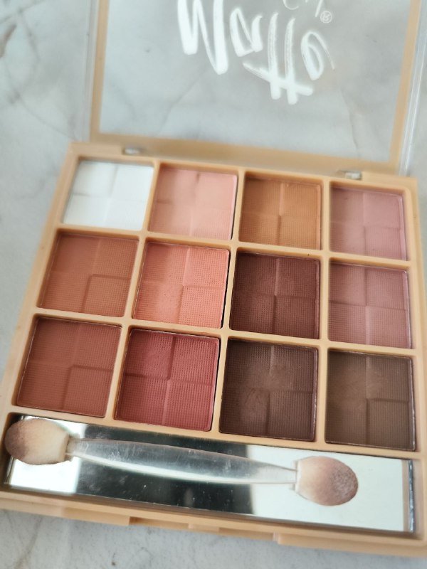 Косметика (палетка теней, кисти, пудра) в комплекте 2