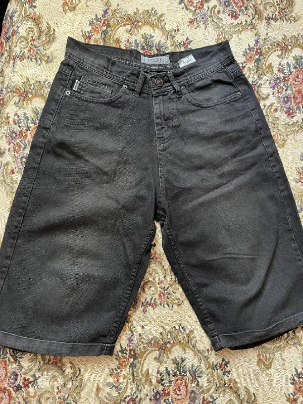 шорты, джинсы, кроссовки DC 38, белый топ H&M XXS, серый топ