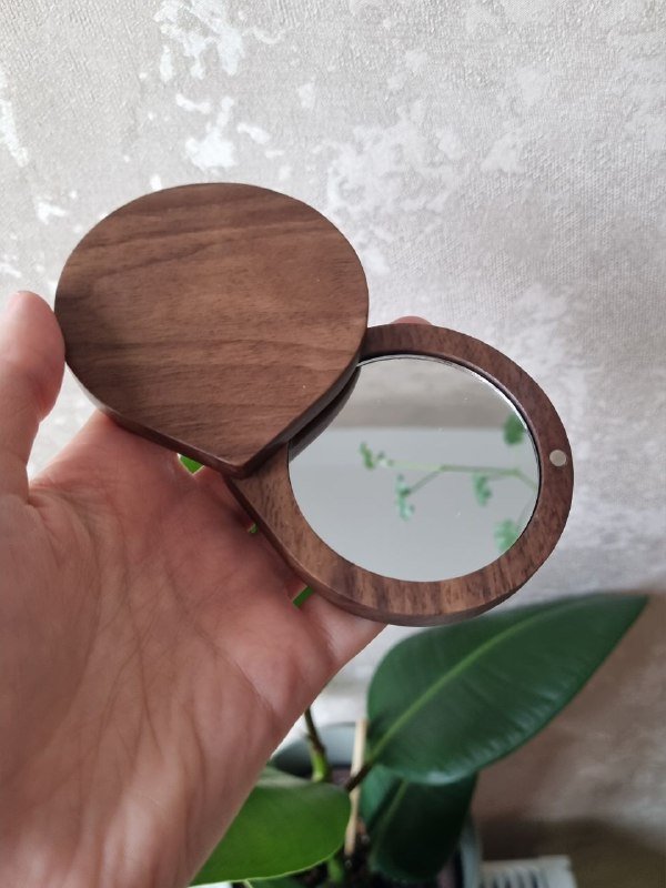 Деревянное зеркало, менструальный диск и тканевые прокладки Sisters