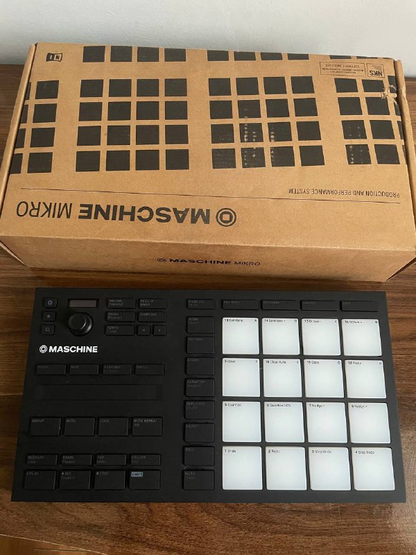 Maschine Mikro mk3 музыкальный контроллер