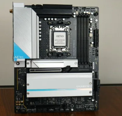 Материнская плата Gigabyte B650 Aero G