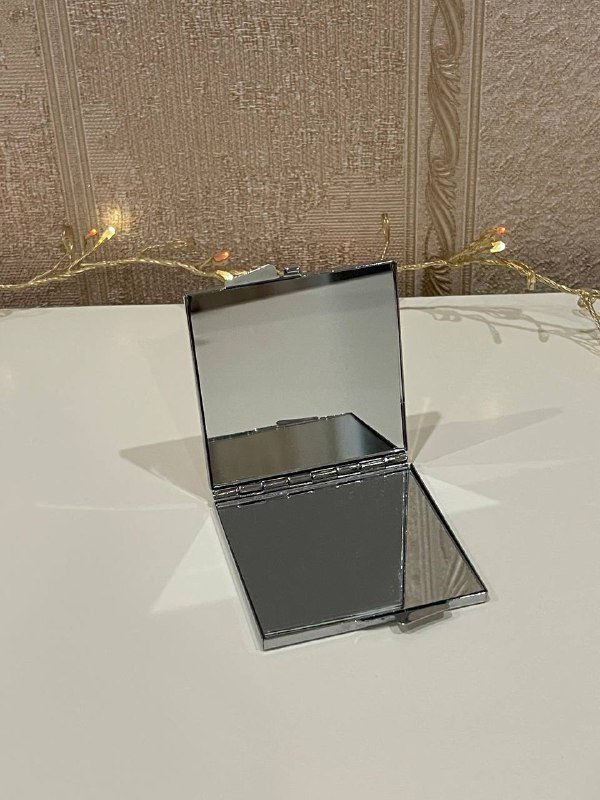 Маленькое распашное зеркало розовые перламутр и стразы 2