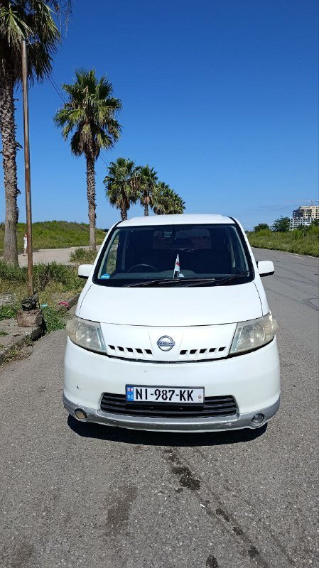 Nissan Serena 2005 машина 2