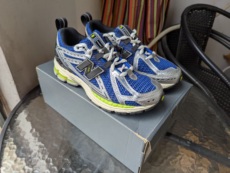 Женские кроссовки New Balance 1906