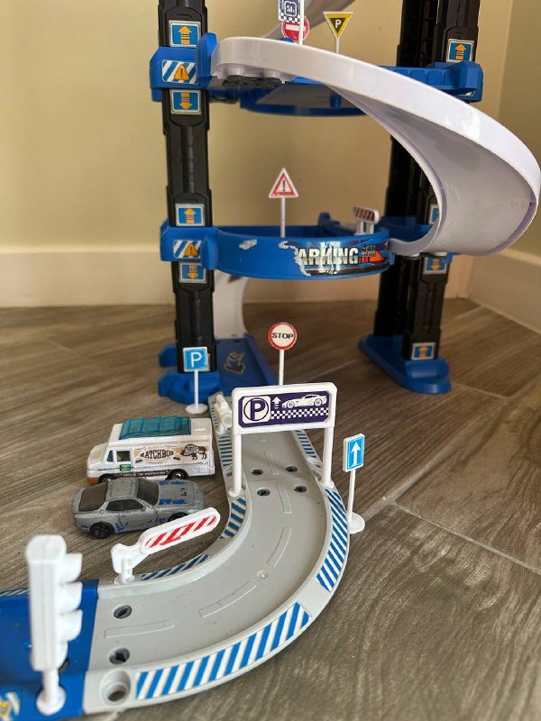 Многоуровневая парковка для машинок 2