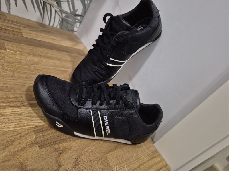 куртка DIESEL, джинсы diesel, кожаная куртка barney's, джинсовая куртка diesel, кроссовки diesel 8