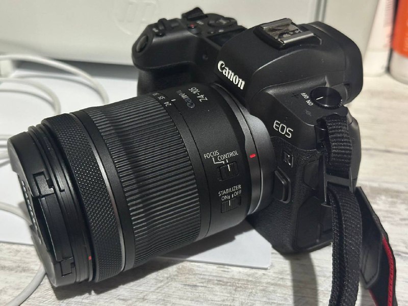 Фотоаппарат Canon EOS R, карта памяти и батарея