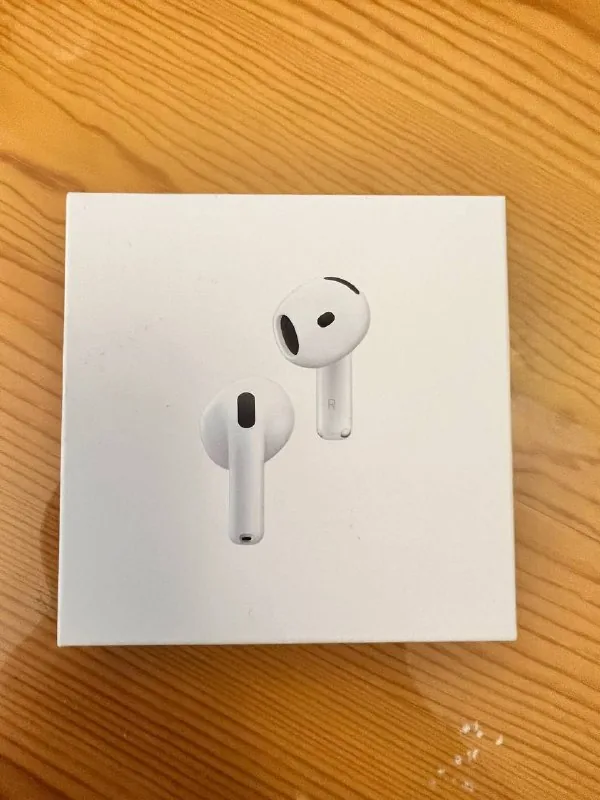 AirPods 5, AirPods 5 с беспроводным зарядным кейсом 1